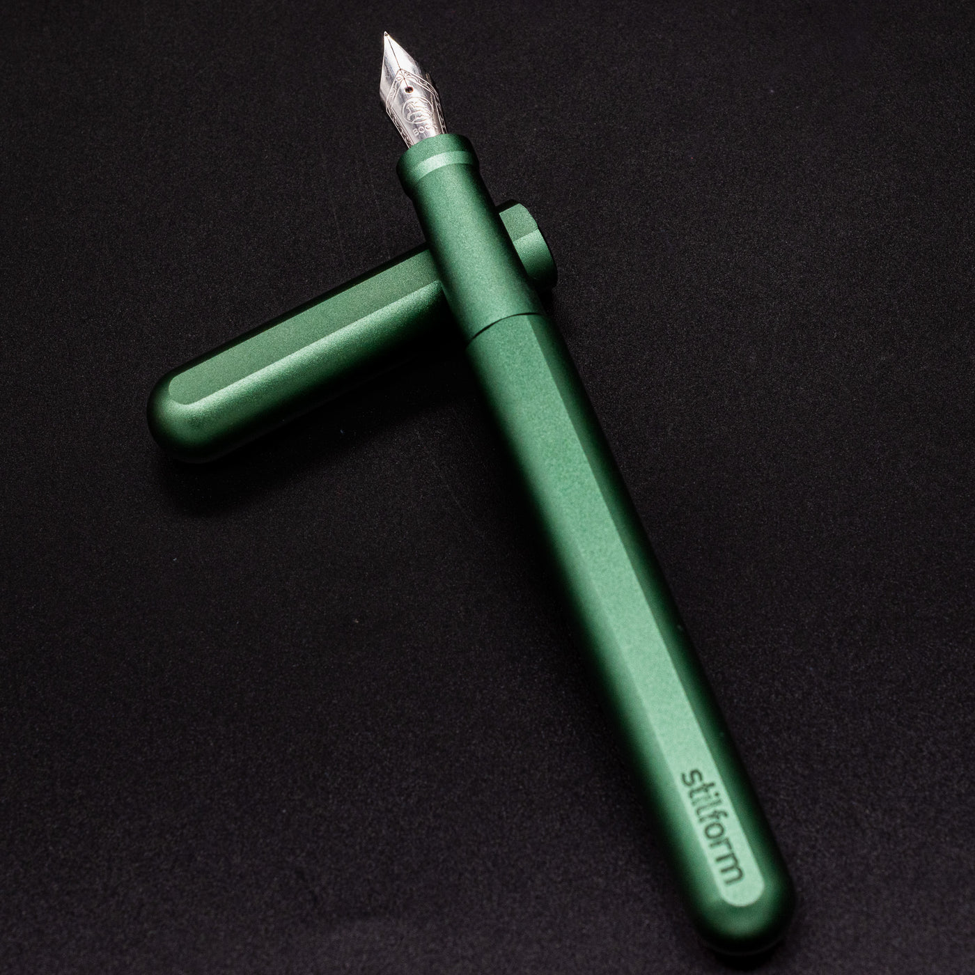 Stilform INK Fountain Pen Aurora Green – barrel leaning on cap, uncapped view