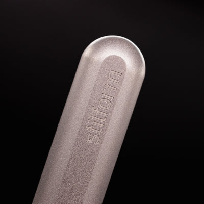 Stilform INK Fountain Pen Comet Grey – closeup of Stilform logo on barrel