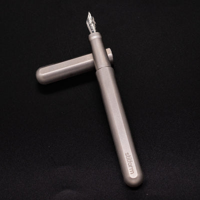 Stilform INK Fountain Pen Comet Grey – barrel leaning on cap, uncapped view