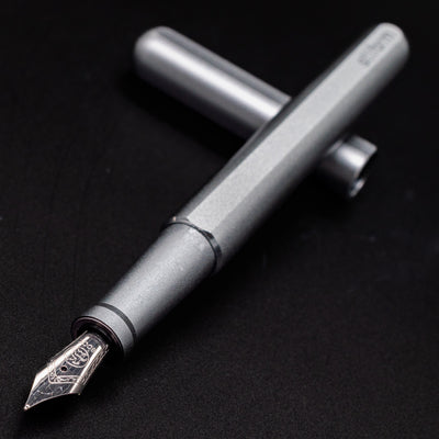 Stilform INK Fountain Pen Warp Black – nib closeup, uncapped and leaning toward camera