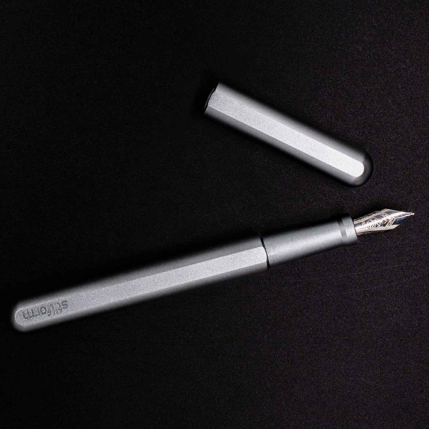 Stilform INK Fountain Pen Warp Black – full overhead view, uncapped