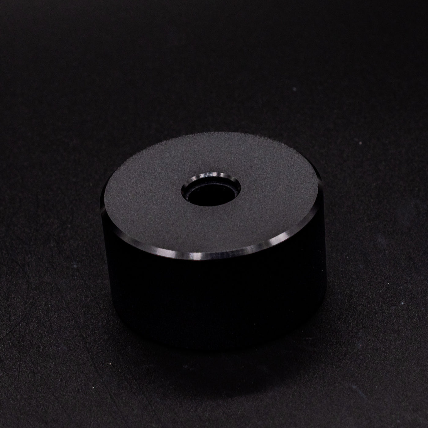 Stilform Magnetic Pen Base Warp Black - side angle view from distance