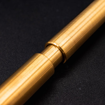 Stilform PEN Ballpoint Pen Brass Radial Brushed - closeup of magnetic snapping mechanism