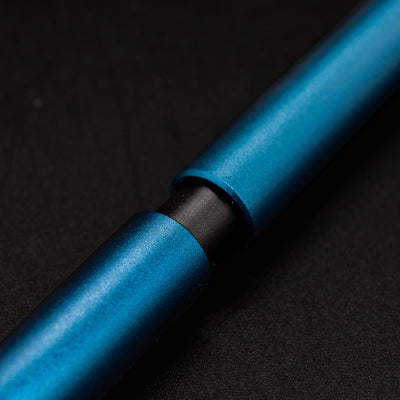 Stilform PEN Ballpoint Pen Night Sky Aluminum - closeup of magnetic snapping mechanism