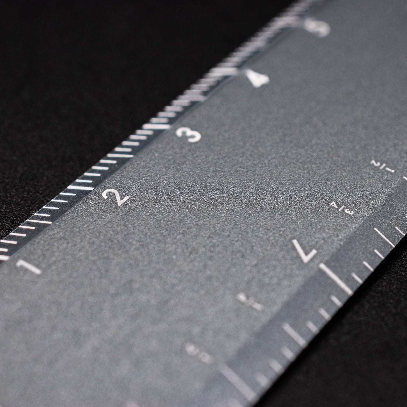 Stilform Ruller Comet Grey Aluminum - closeup of metric and imperial measurements