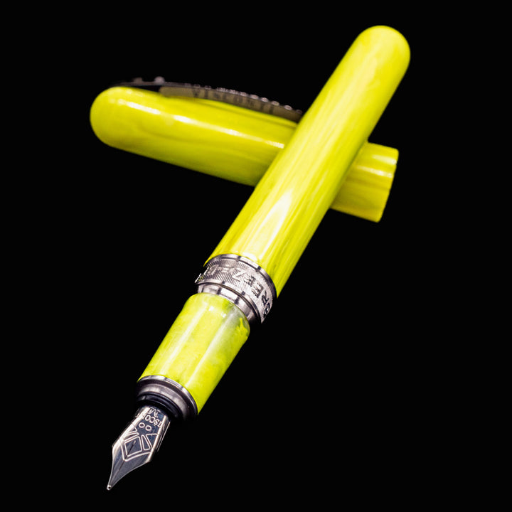 Visconti 万年筆　箱付　イエロー　希少　breeze Visconti 万年筆 箱付 イエロー 希少 breeze - メルカリ
