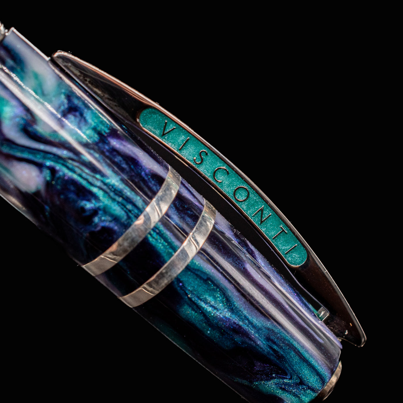 Macro of Visconti Homo Sapiens Air fountain pen clip with aqua enamel Visconti branding