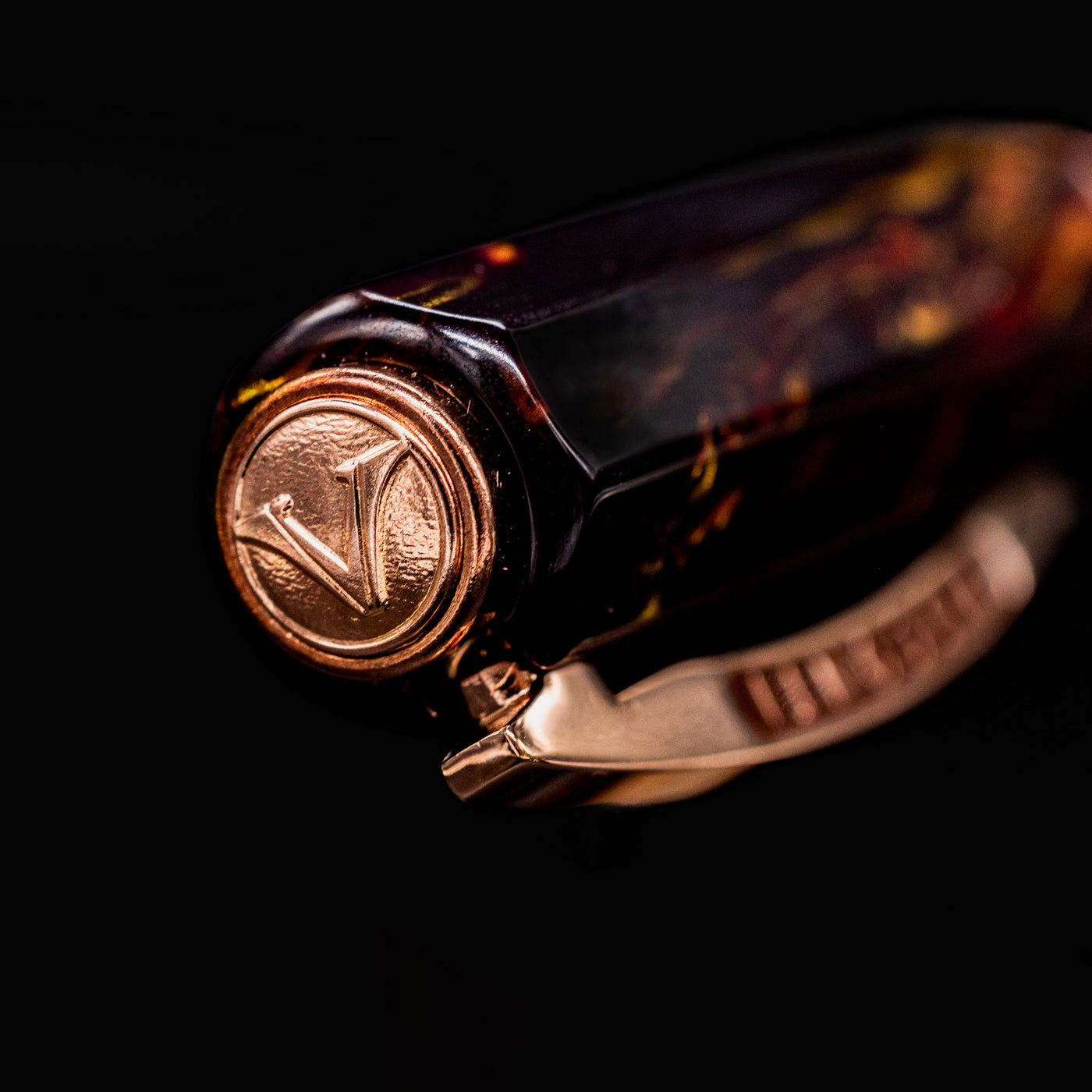 Close-up of Visconti Medici Palazzo Pitti Fountain Pen finial with engraved V logo and rose gold accents
