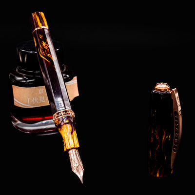 Visconti Medici Palazzo Pitti Fountain Pen uncapped showing 18k rose gold nib and faceted resin body