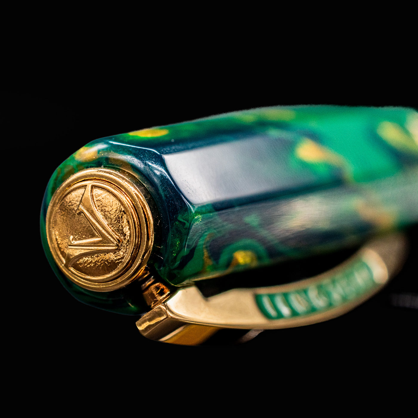 Close-up of Visconti Medici Palazzo Riccardi fountain pen cap finial with gold Visconti logo