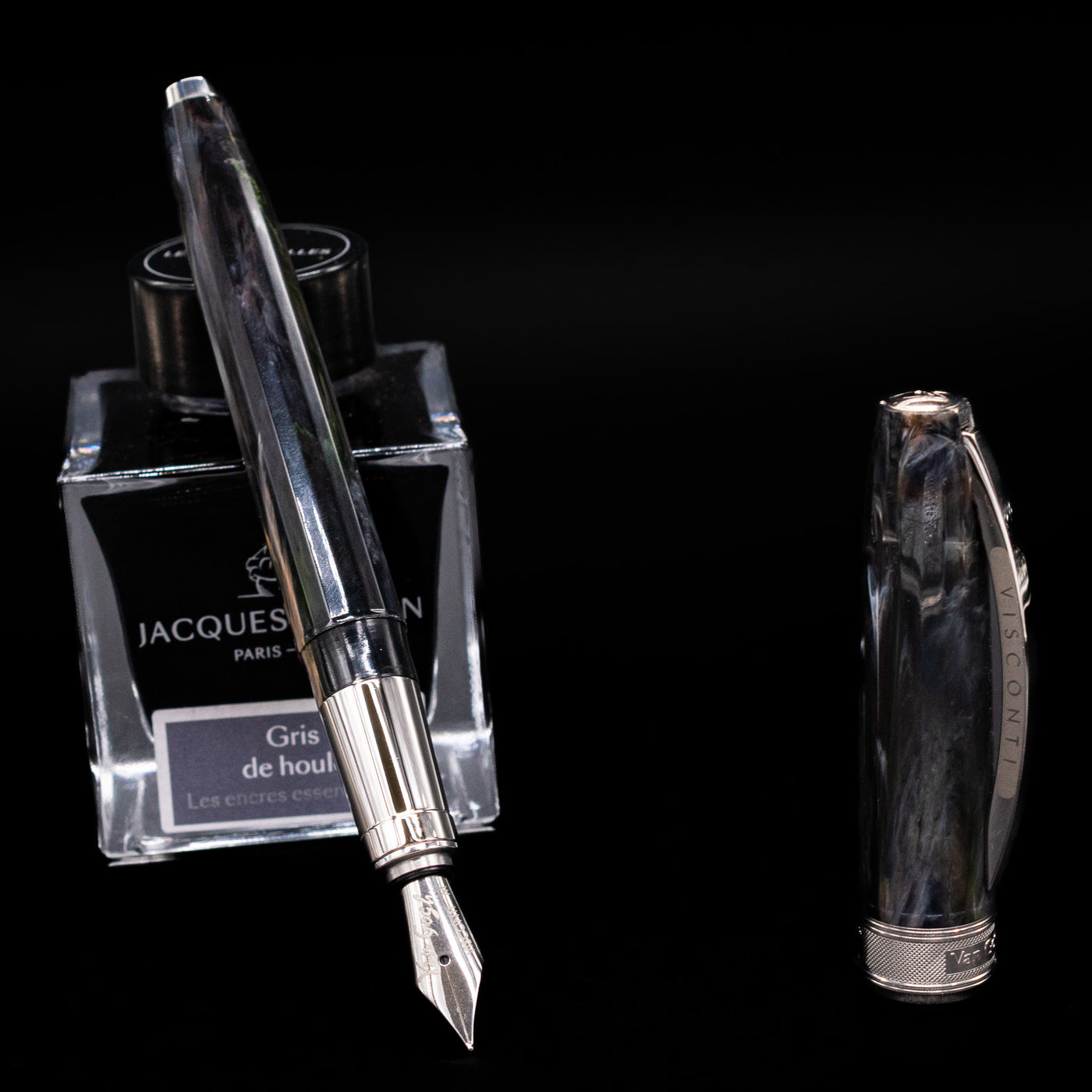 Writing position of the of the Visconti Van Gogh Fountain Pen The Potato Eaters edition with cap removed