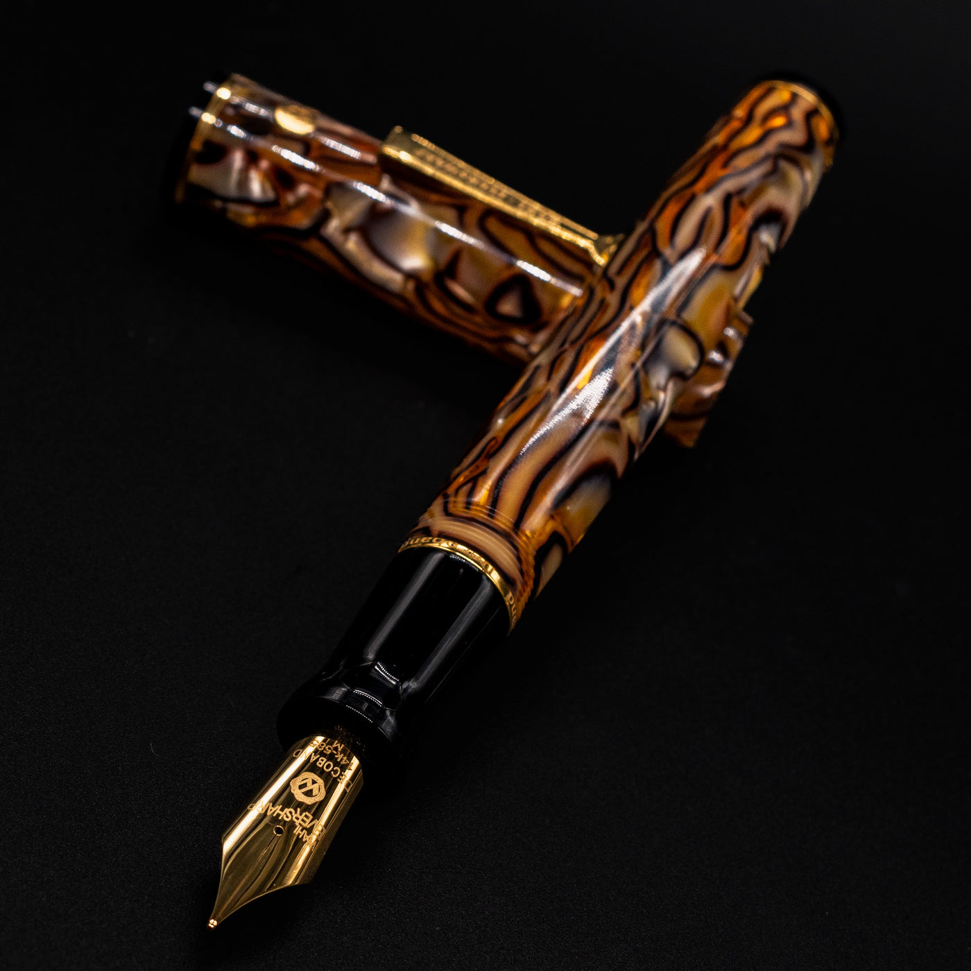Angled shot of the Wahl Eversharp Decoband Fountain Pen - Cracked Ice with gold nib
