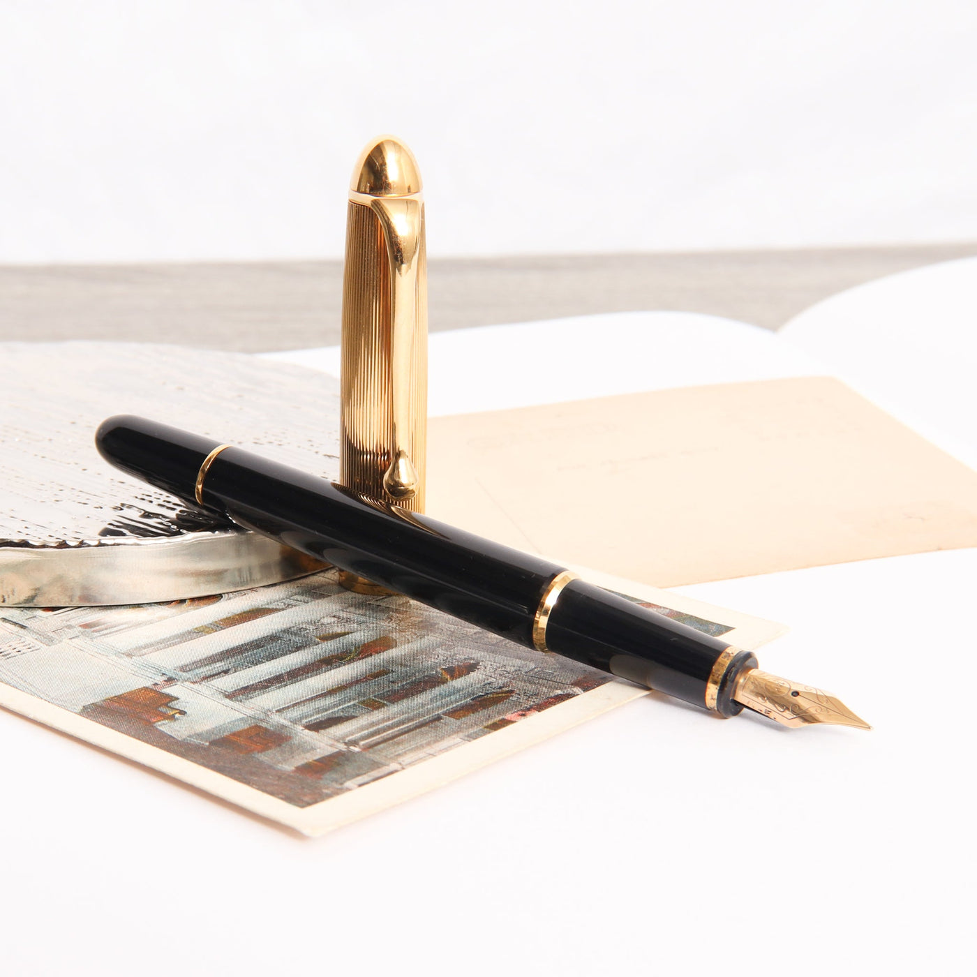Aurora-88-Black-Resin-&-Gold-Plated-Fountain-Pen-Uncapped