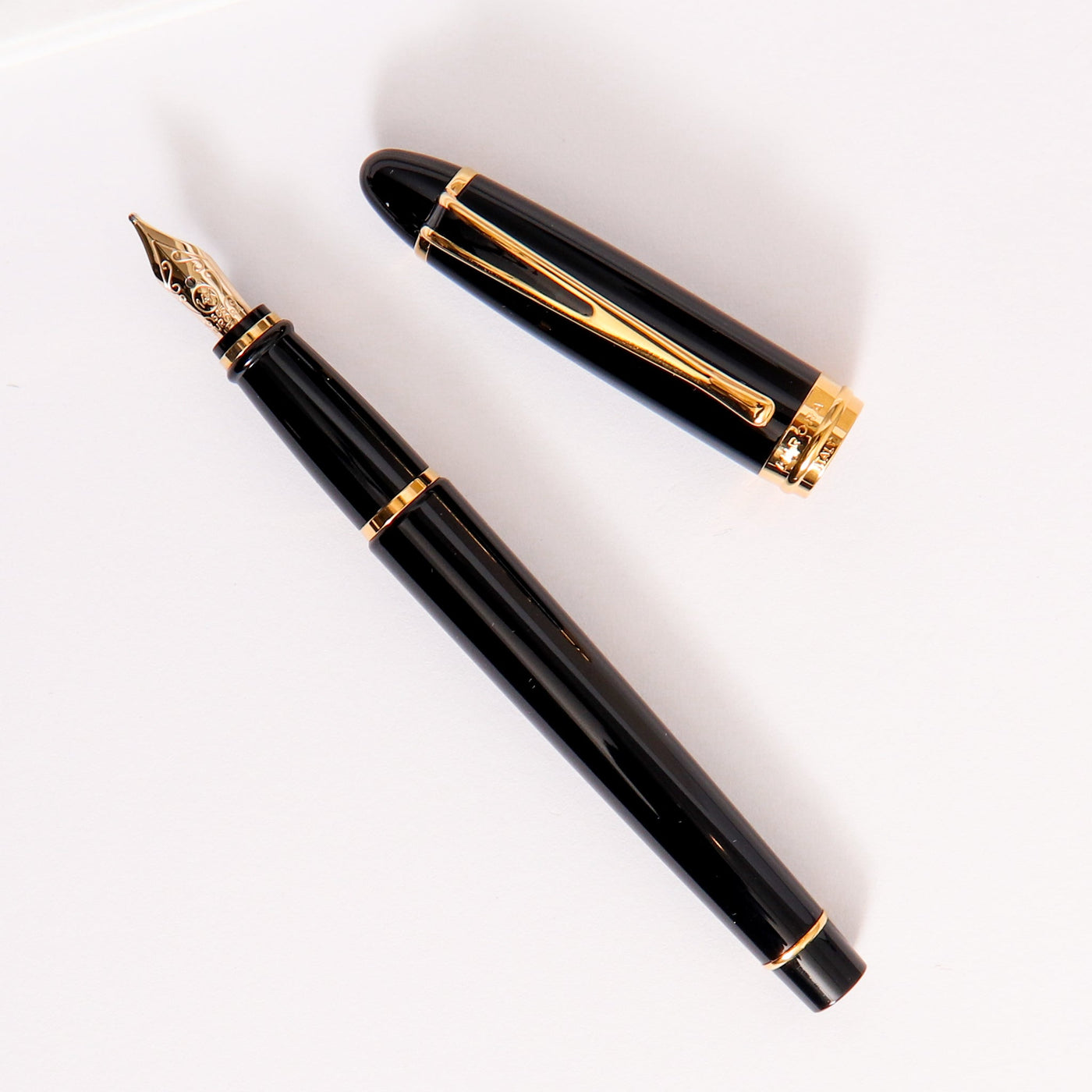 Aurora Ipsilon Deluxe Black & Gold Fountain Pen With Gold Trim