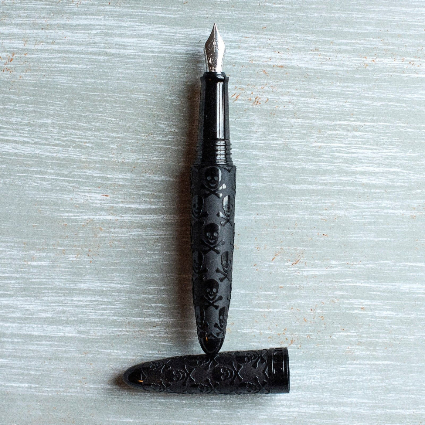 BENU Minima Collection Black Skull Fountain Pen-BENU-Truphae