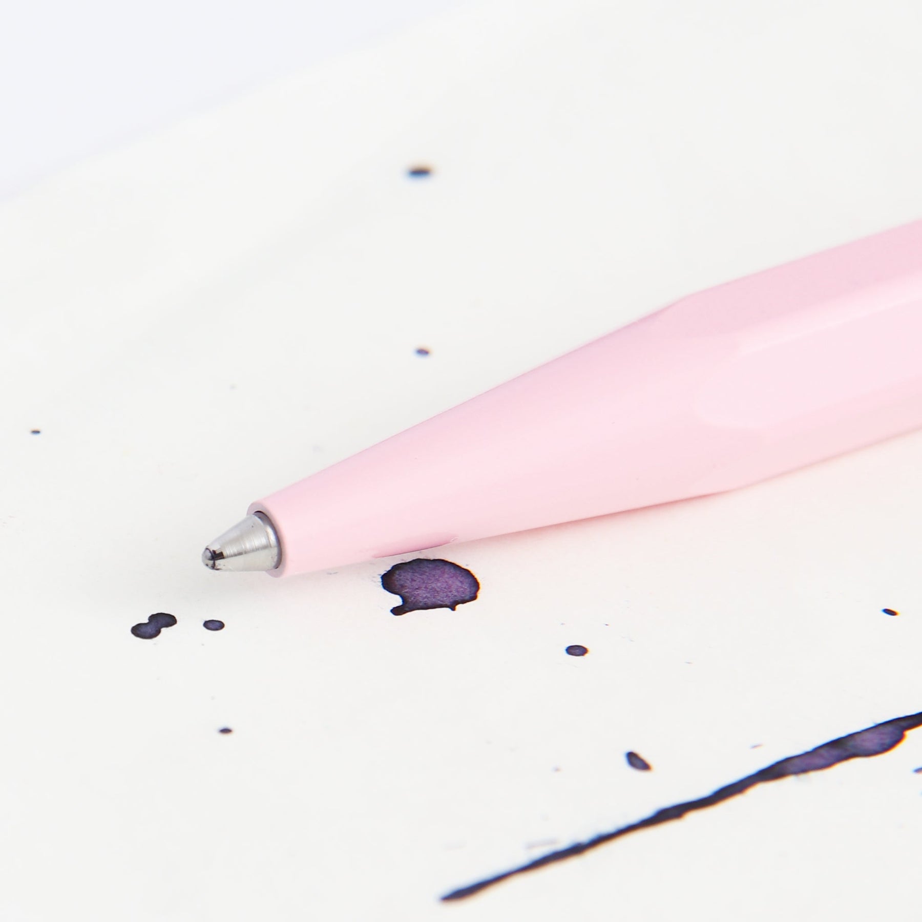 Stylo Bille Caran d'Ache 849 Claim Your Style Rose Quartz - réf