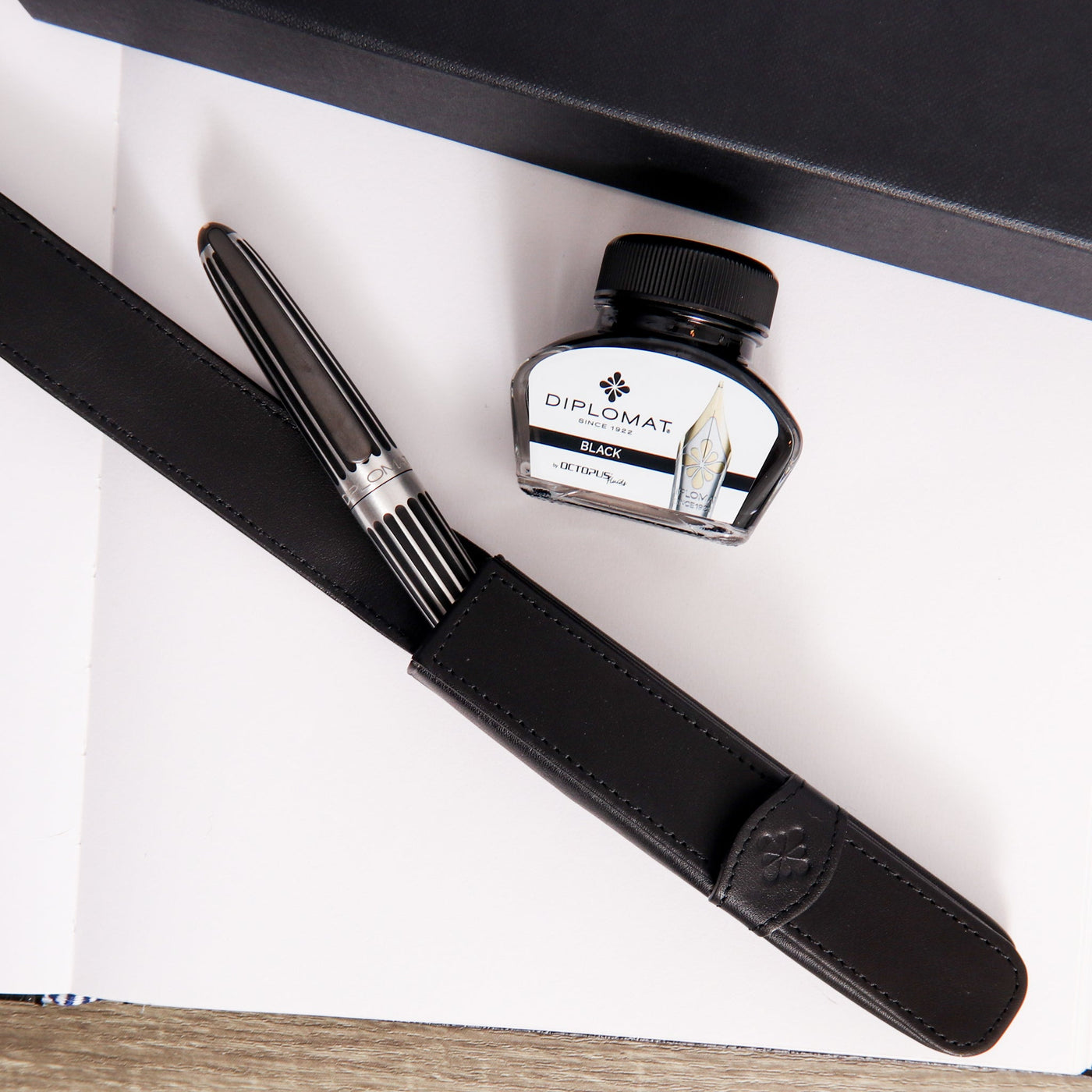 Diplomat Aero Black Stripes Fountain Pen Gift Set Pen In Leather Case