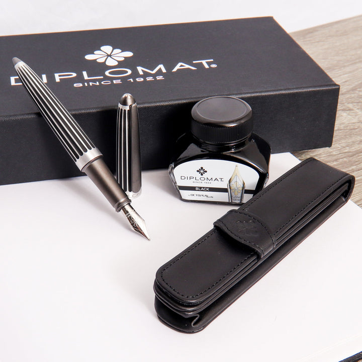 Diplomat Aero Black Stripes Fountain Pen Gift Set