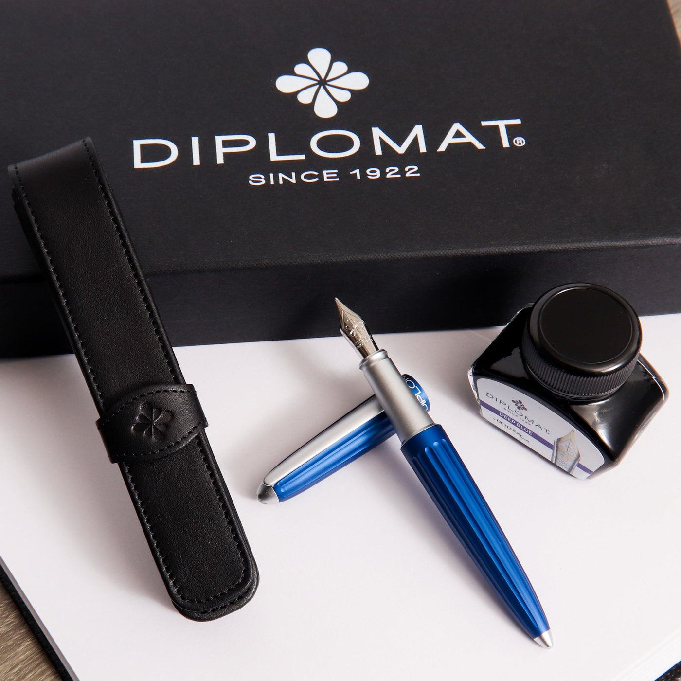 Diplomat-Aero-Blue-Fountain-Pen-Gift-Set-Case-Pen-And-Ink