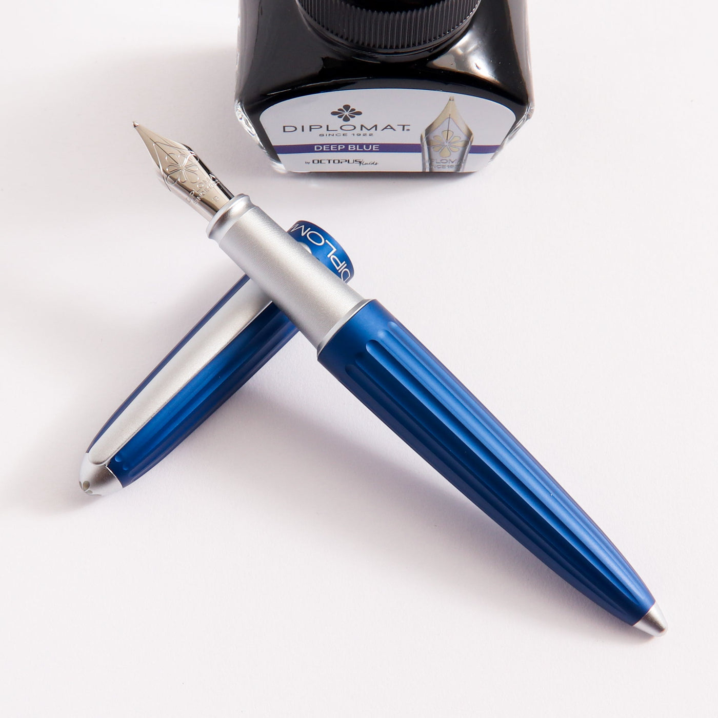 Diplomat-Aero-Blue-Fountain-Pen-Gift-Set