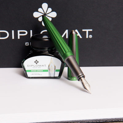 Diplomat-Aero-Green-Fountain-Pen-Gift-Set-Anodized-Aluminum-Body