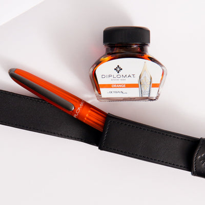 Diplomat-Aero-Orange-Fountain-Pen-Gift-Set-Pen-In-Case