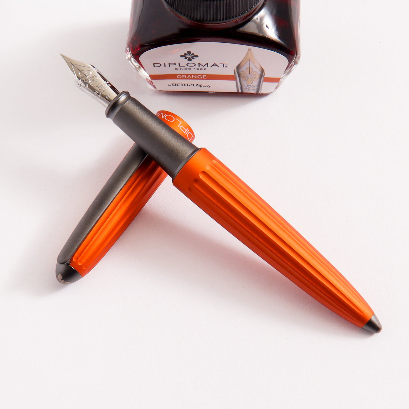 Diplomat-Aero-Orange-Fountain-Pen-Gift-Set