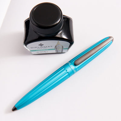 Diplomat-Aero-Turquoise-Fountain-Pen-Gift-Set-Grooves-In-Barrel