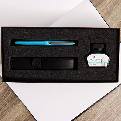 Diplomat-Aero-Turquoise-Fountain-Pen-Gift-Set-Packaging