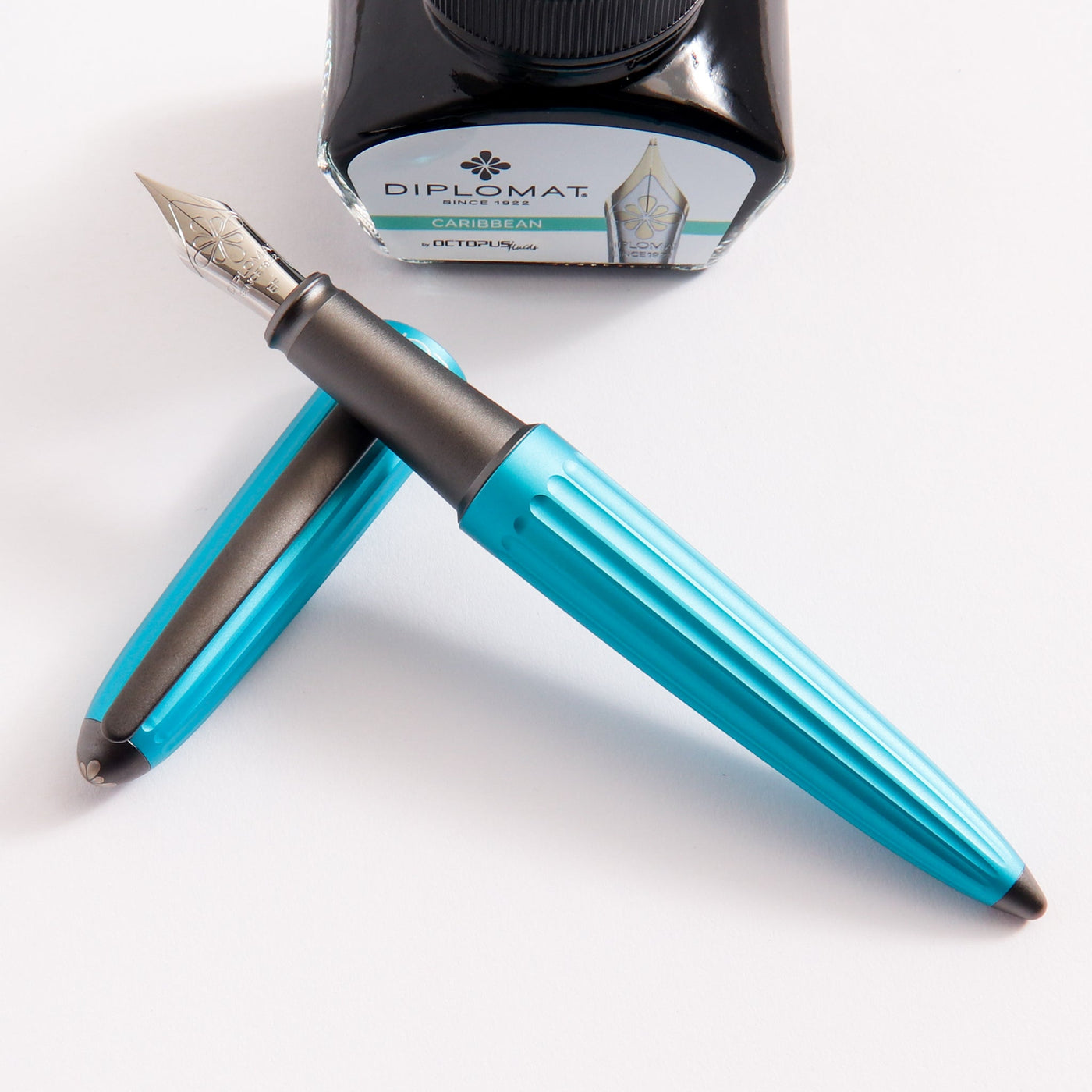 Diplomat-Aero-Turquoise-Fountain-Pen-Gift-Set