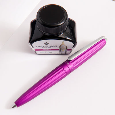 Diplomat-Aero-Violet-Fountain-Pen-Gift-Set-Grooves-On-Barrel