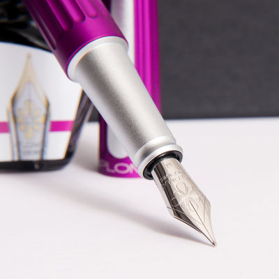 Diplomat-Aero-Violet-Fountain-Pen-Gift-Set-Nib-Details