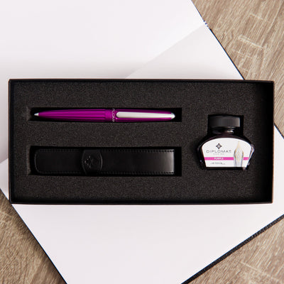 Diplomat-Aero-Violet-Fountain-Pen-Gift-Set-Packaging