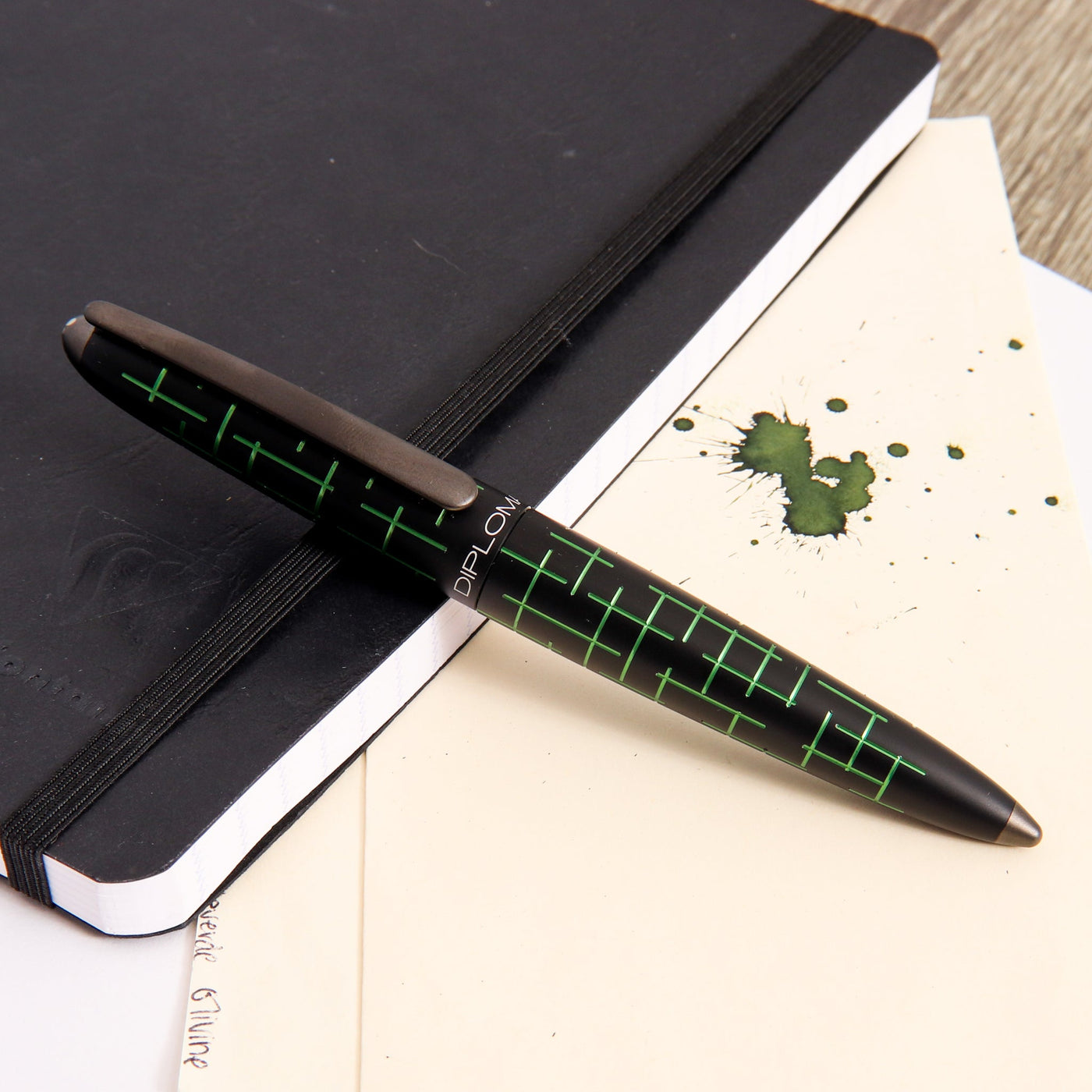 Diplomat-Elox-Matrix-Green-Black-Fountain-Pen-Capped