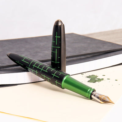 Diplomat-Elox-Matrix-Green-Black-Fountain-Pen-Uncapped