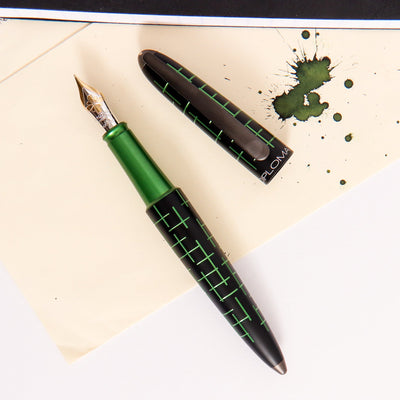 Diplomat-Elox-Matrix-Green-Black-Fountain-Pen-Unique-Design