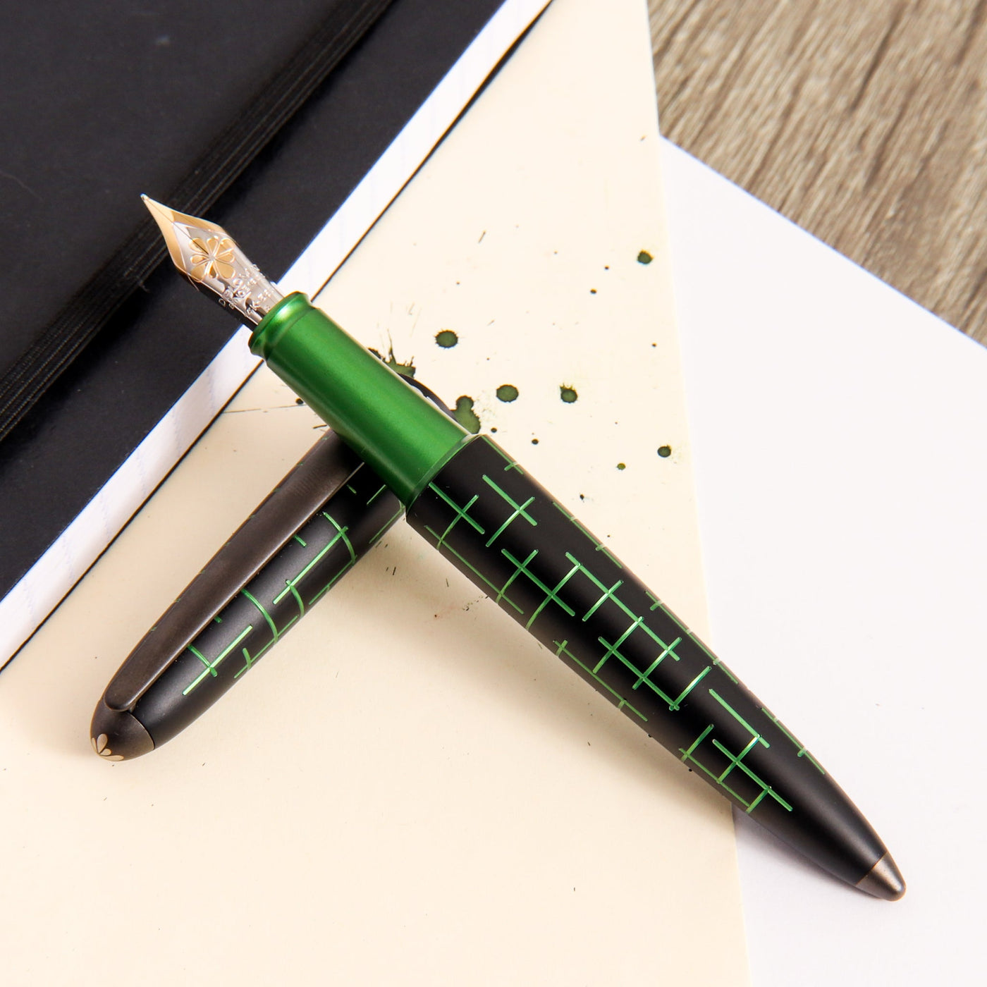 Diplomat-Elox-Matrix-Green-Black-Fountain-Pen