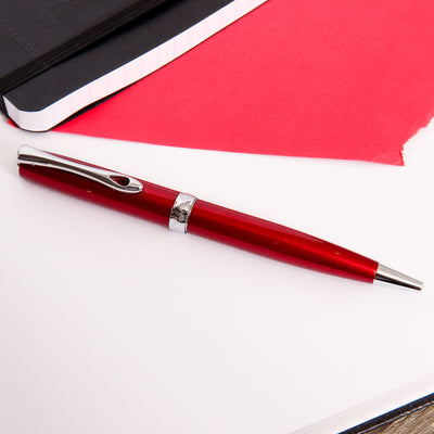 Diplomat-Excellence-A2-Magma-Red-Ballpoint-Pen-Closed