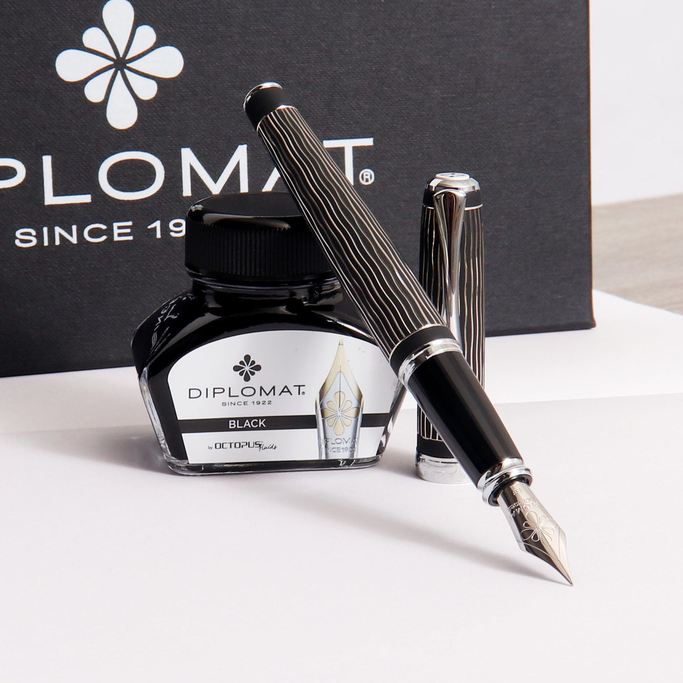 Diplomat-Excellence-A+Wave-Black-Fountain-Pen-Gift-Set-Anodized-Aluminum-Body