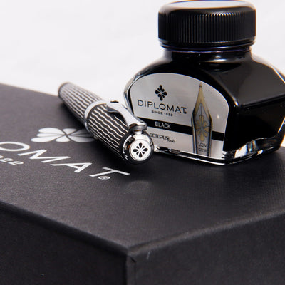 Diplomat-Excellence-A+Wave-Black-Fountain-Pen-Gift-Set-Box