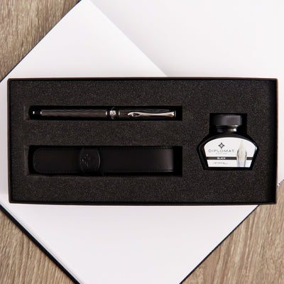 Diplomat-Excellence-A+Wave-Black-Fountain-Pen-Gift-Set-Packaging