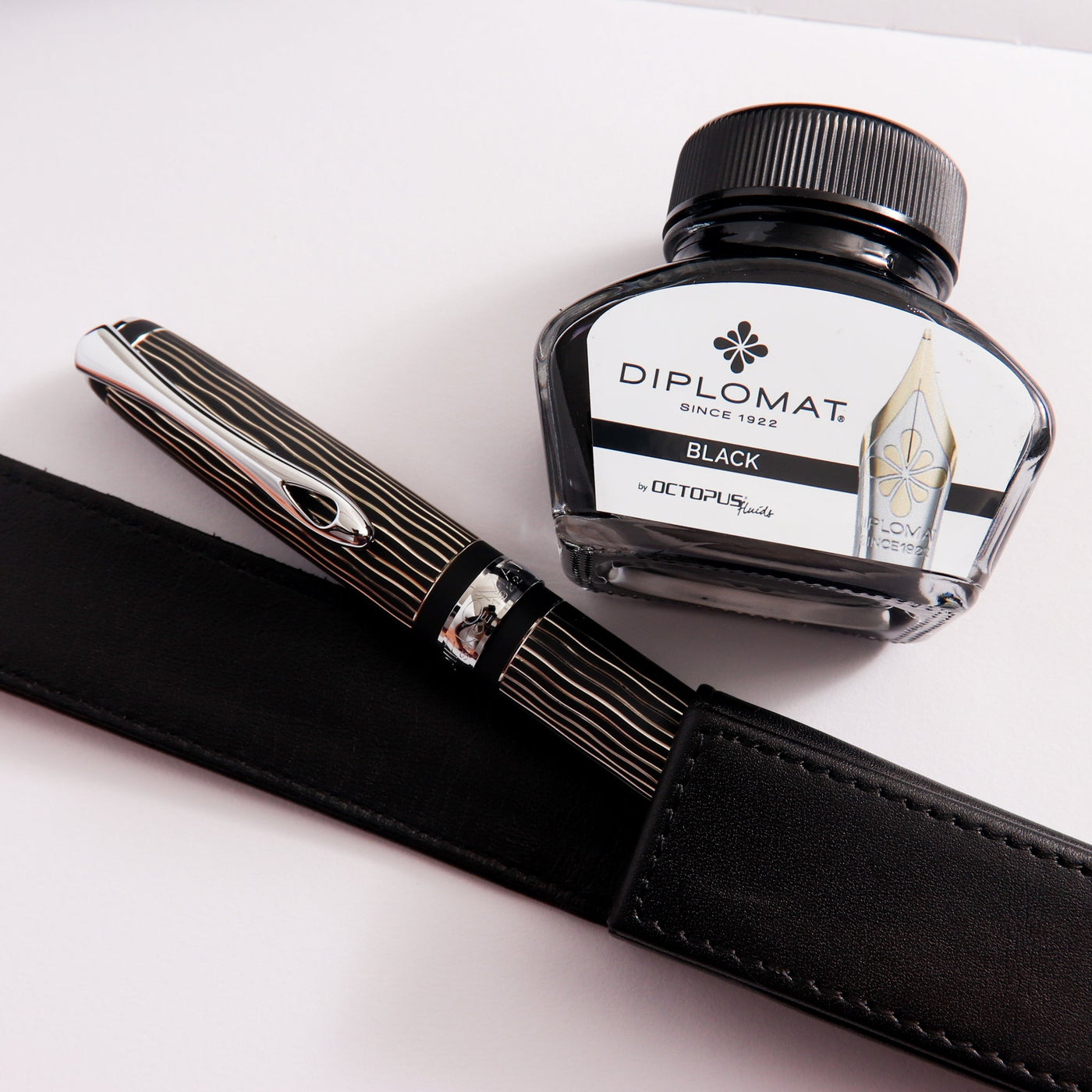 Diplomat-Excellence-A+Wave-Black-Fountain-Pen-Gift-Set-Pen-In-Case