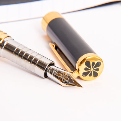Diplomat-Nexus-Black-&-Gold-Fountain-Pen-14k-Nib-And-Cap-Details
