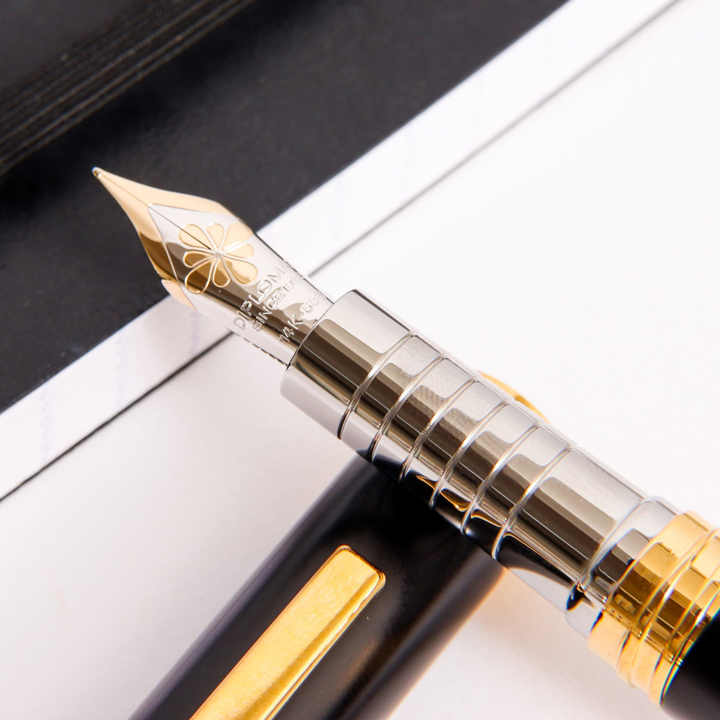 Diplomat-Nexus-Black-&-Gold-Fountain-Pen-14k-Nib-Details