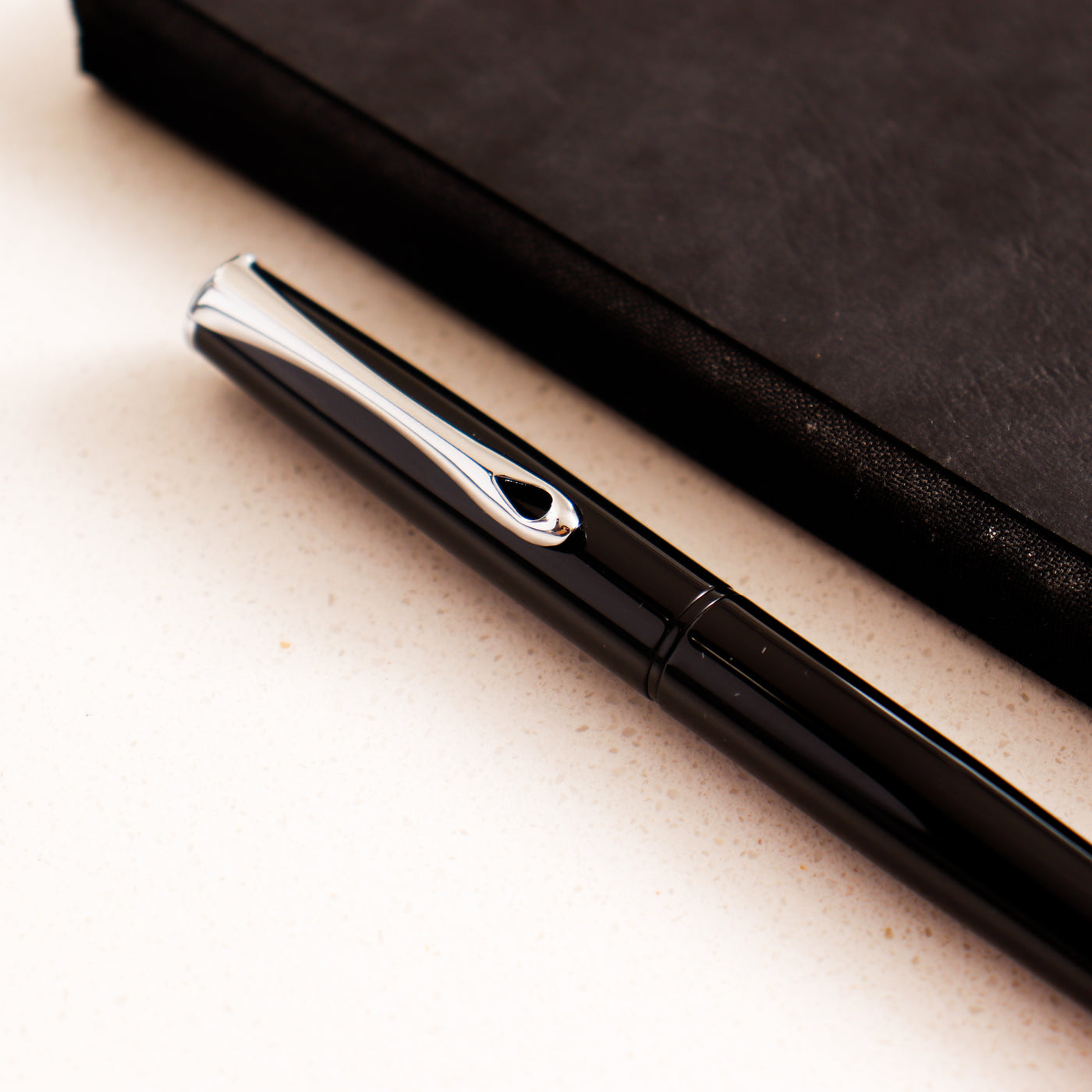 Diplomat Traveller Black Lacquer Fountain Pen