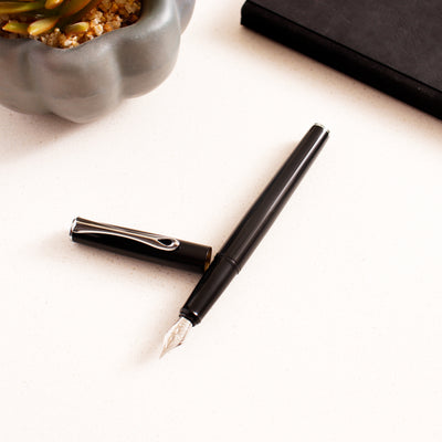 Diplomat Traveller Black Lacquer Fountain Pen