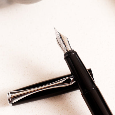Diplomat Traveller Black Lacquer Fountain Pen