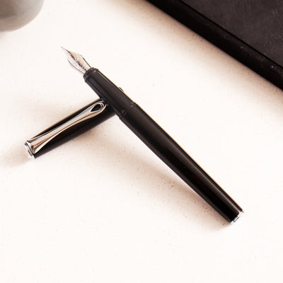 Diplomat Traveller Black Lacquer Fountain Pen