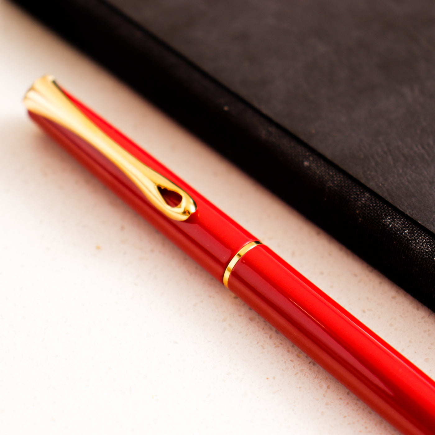 Diplomat Traveller Red & Gold Fountain Pen