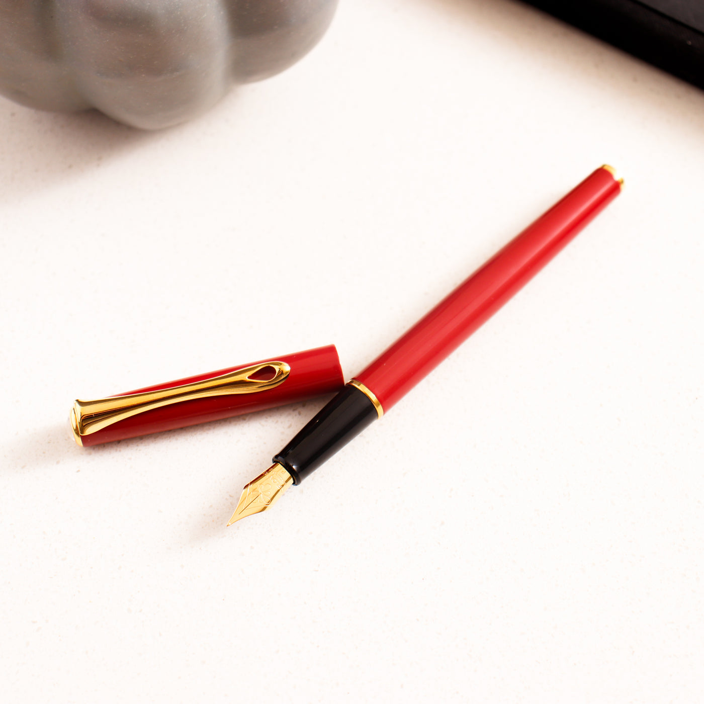 Diplomat Traveller Red & Gold Fountain Pen